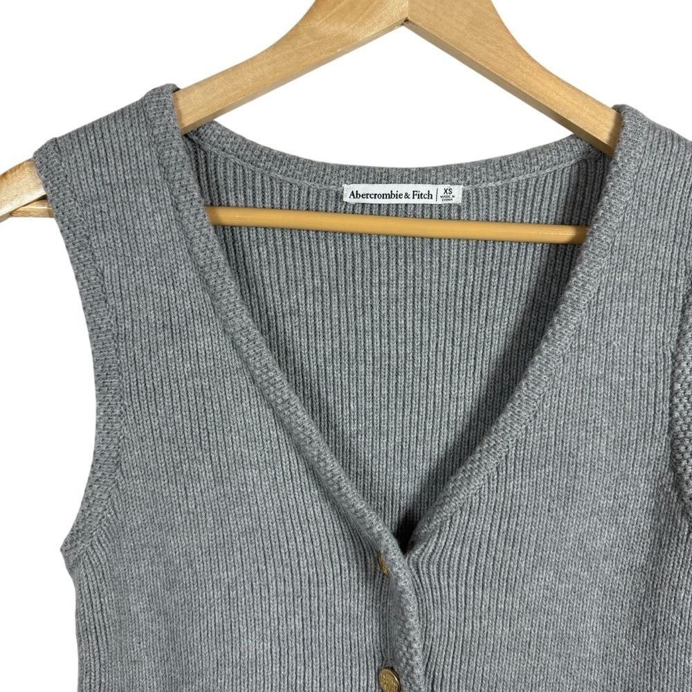 Abercrombie & Fitch Women’s Mara Button-Up Sweater Vest Grey XS - Picture 4 of 9